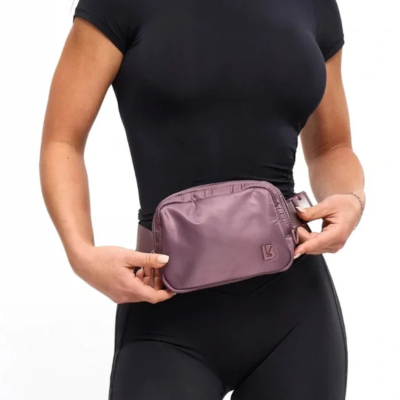 NWOT 🆕 Buffbunny Breakthrough Belt Bag Berry Ice - Picture 2 of 9